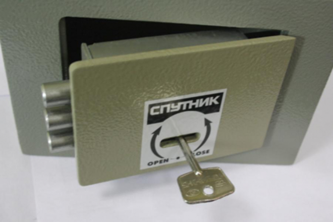 Сейф для встраивания в стену С-03н